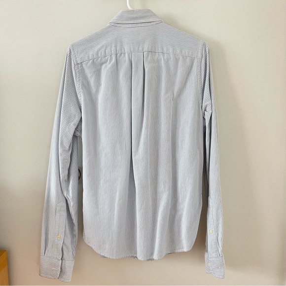 NWOT Abercrombie and Fitch men’s button down (size M) - Picture 2 of 3